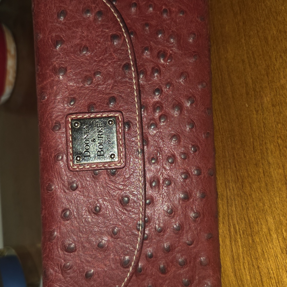 Dooney & Bourke Ostrich Leather Wallet NO CALL OUTS stunning Wallet